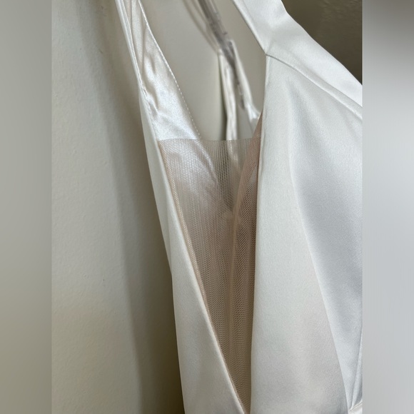 Off-the-Shoulder Modern Wedding Dress size 10 - Picture 4 of 11
